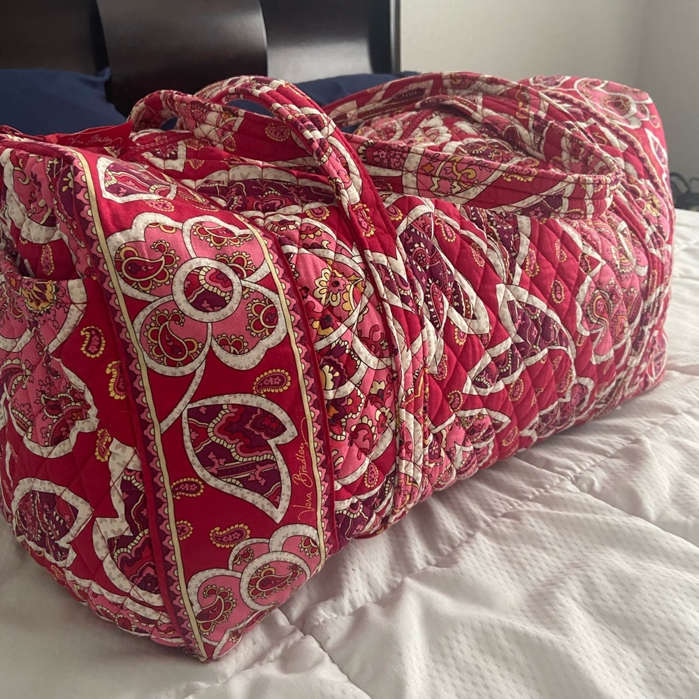 Weekend travel bag-perfect condition. Side pouch on outside of the bag.